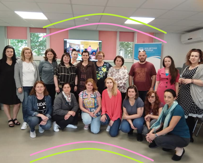 A class photo after the training in psychomotricity taught by Vesela Bodova, showing 18 persons