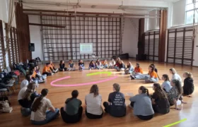 Groupo of young people sitting in a circle